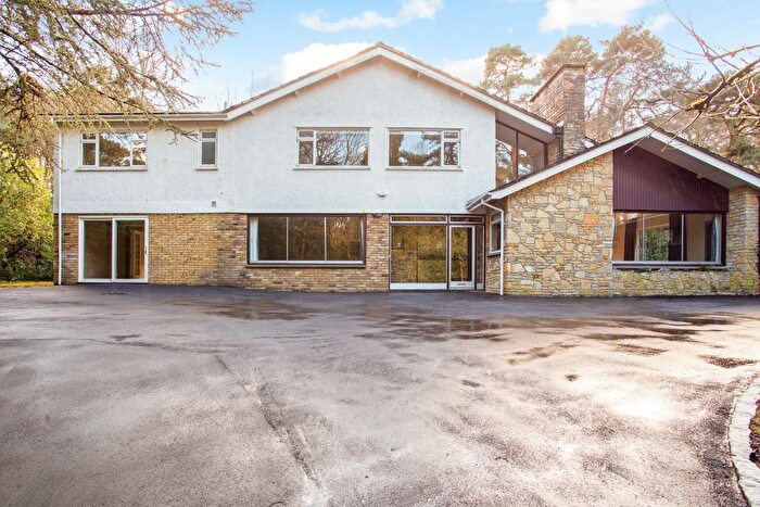 6 Bedroom Detached House To Rent In Golf Club Road, Weybridge, KT13