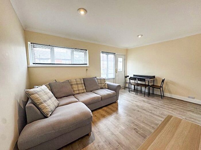 2 Bedroom Flat To Rent In Brook Lane North, Brentford, TW8
