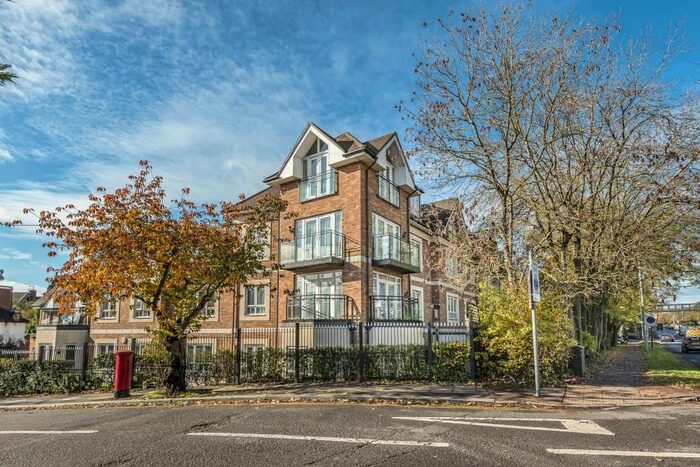 2 Bedroom Flat To Rent In Edgware, Harrow, HA8