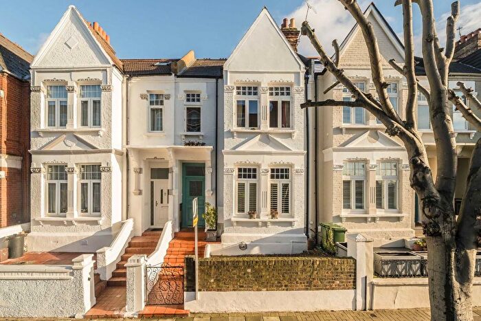 2 Bedroom Flat For Sale In St. Ann's Hill, Earlsfield, SW18