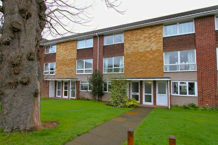 2 Bedroom Flat To Rent In Wykeham Crescent, Oxford, OX4