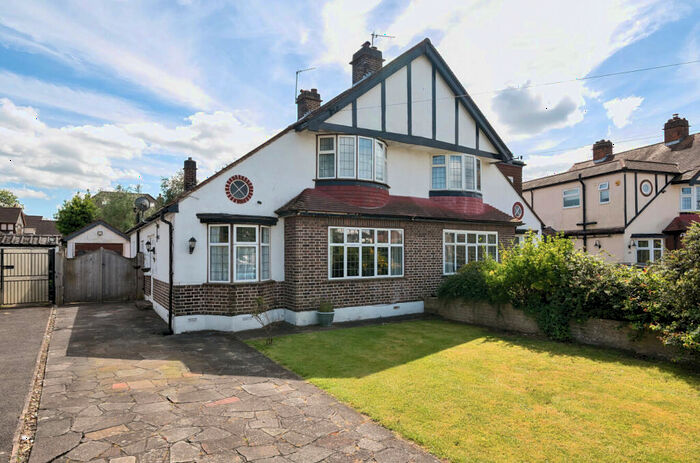 3 Bedroom Semi-Detached House For Sale In Park Avenue, Orpington, BR6