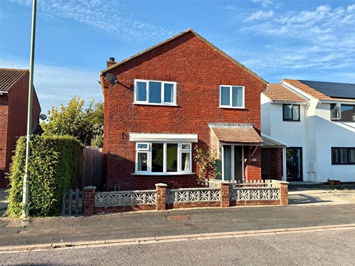 4 Bedroom Detached House For Sale In Swallow Drive, Milford On Sea, Lymington, Hampshire, SO41