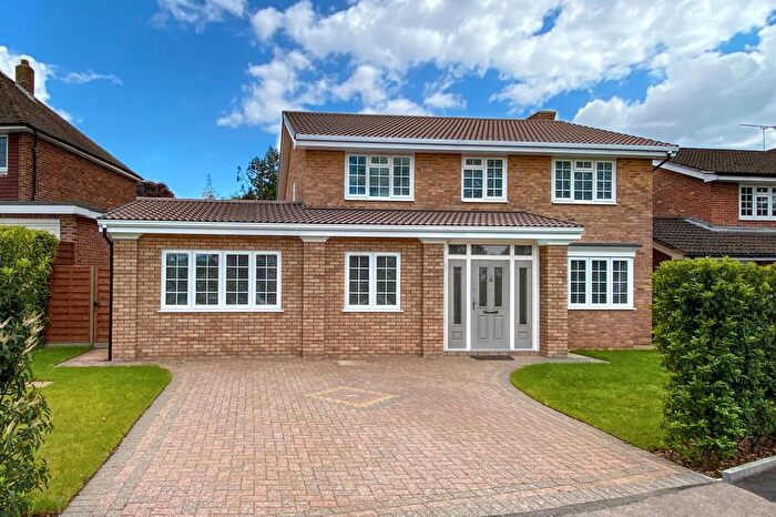 4 Bedroom Detached House For Sale In Derwent Close, Claygate, Esher, Surrey, KT10