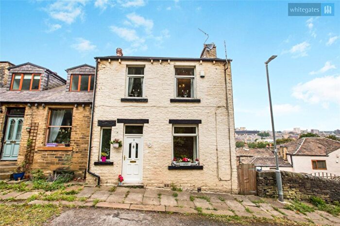 2 Bedroom End Of Terrace House For Sale In Trooper Terrace, Halifax, HX3