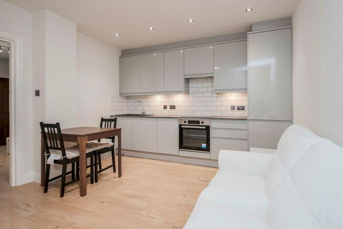 3 Bedroom Flat To Rent In Balfour Street, London, SE17