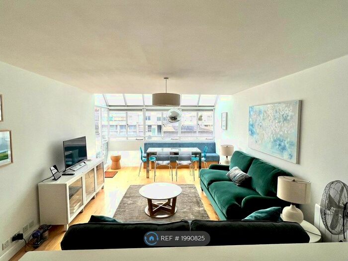 2 Bedroom Flat To Rent In O'donnell Court, London, WC1N