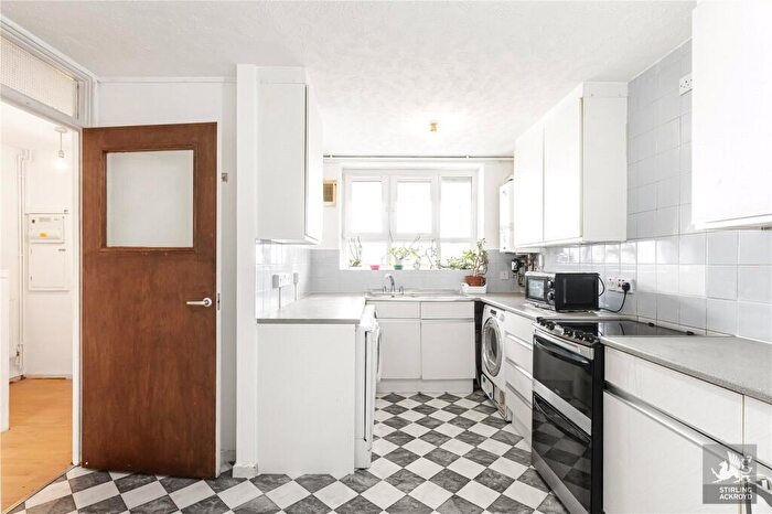 3 Bedroom Maisonette To Rent In Derby Court, Overbury Street, Hackney, London, E5