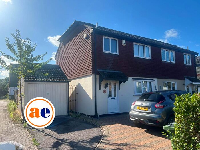 3 Bedroom Semi-Detached House For Sale In Epstein Road, London ** Video & D Floorplan Available **, SE28