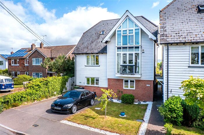 3 Bedroom Semi Detached House For Sale In Forge Lane, Leeds, Maidstone, Kent, ME17