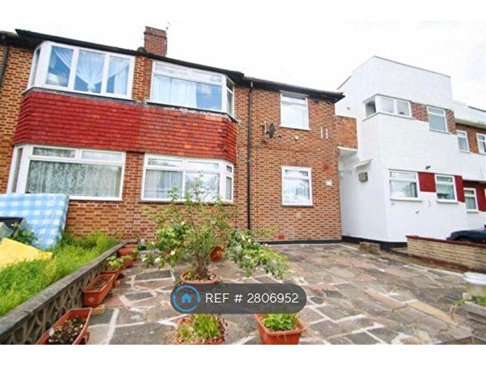 2 Bedroom Flat To Rent In Deer Park Gardens, Morden / Mitcham, CR4