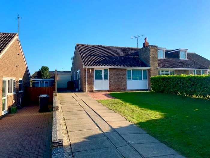 2 Bedroom Bungalow To Rent In Aylesham Way, Yateley GU46