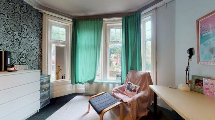 7 Bedroom Semi-Detached House To Rent In Bainbrigge Road, Headingley, Leeds, LS6