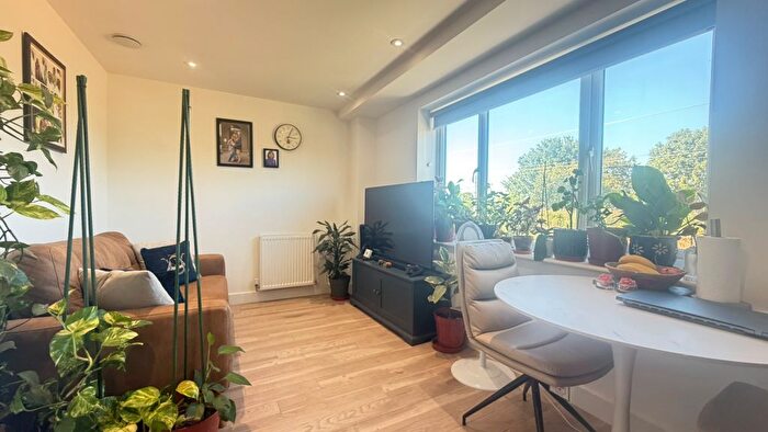 1 Bedroom Flat To Rent In Windmill Place, Southall, UB2