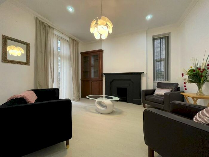 1 Bedroom Flat To Rent In Richmond Road, Cardiff, CF24