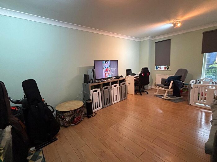 2 Bedroom Flat To Rent In Tavistock Road, Croydon, CR0