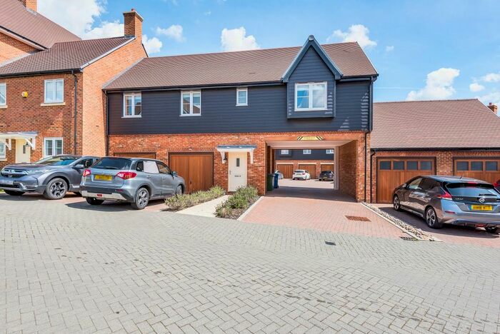 3 Bedroom Flat To Rent In Yarrow Hill, Warfield, Bracknell, RG42