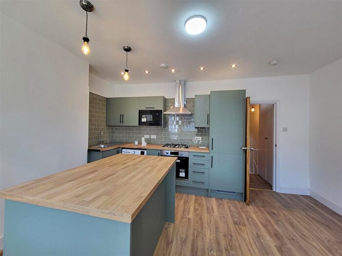 2 Bedroom Flat To Rent In Heverham Road, Plumstead, SE18