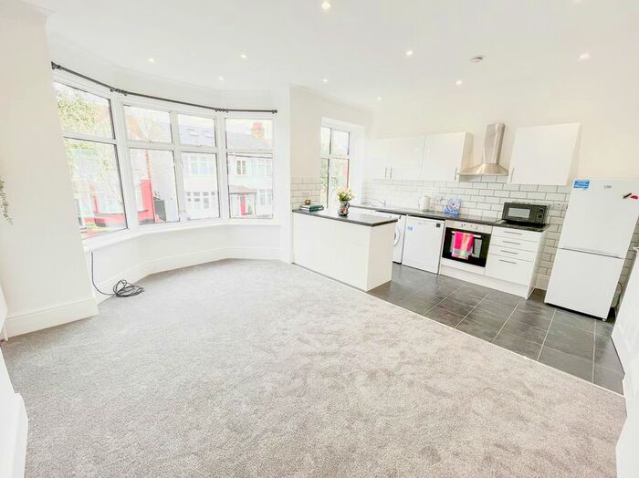 2 Bedroom Flat To Rent In Caddington Road, London, NW2