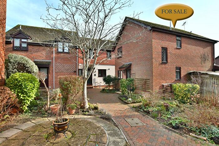 3 Bedroom Detached House For Sale In Lewens Close, Wimborne, Dorset, BH21