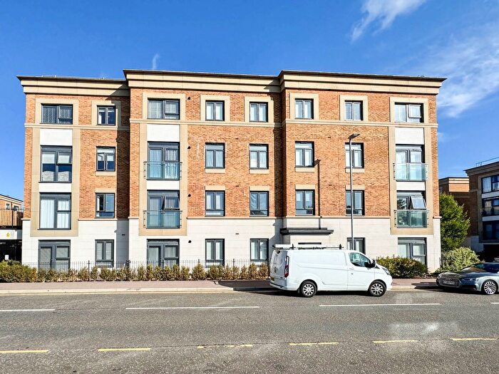 2 Bedroom Flat To Rent In Mill Road, Hertford, SG14