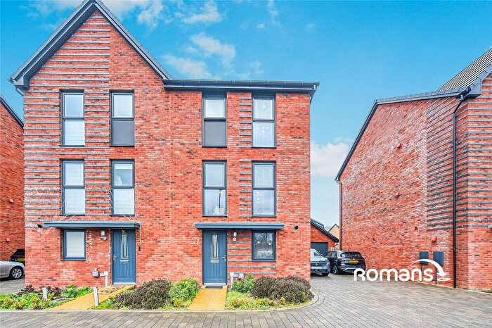 4 Bedroom Semi-Detached House To Rent In Hodges Close, Swindon, Wiltshire, SN1