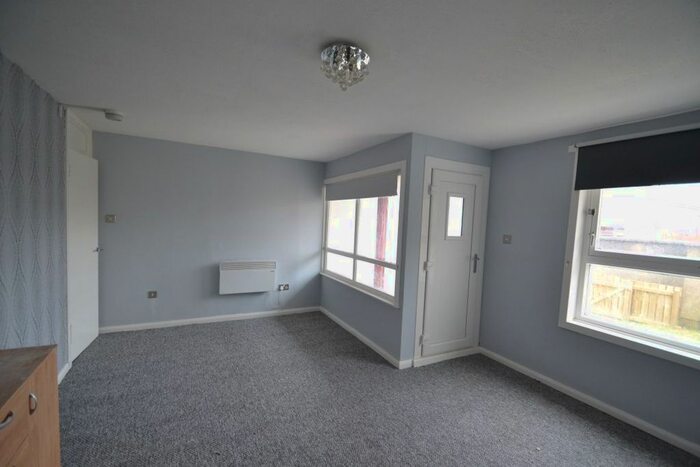 3 Bedroom Flat To Rent In Vernon Drive, Linwood, Paisley, PA3