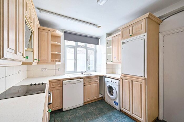 4 Bedroom Flat To Rent In Adelaide Road, Hampstead, London, NW3