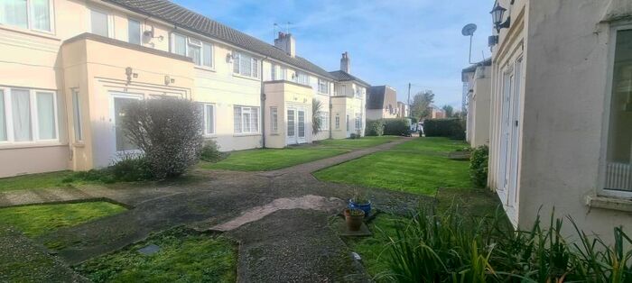 2 Bedroom Flat To Rent In Staines-Upon-Thames, Surrey, TW18