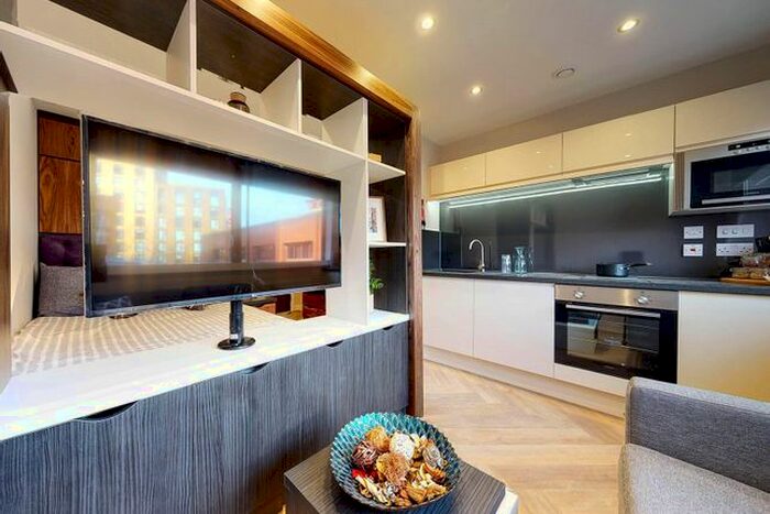 Studio To Rent In Apt, Live Oasis Wade Lane #, LS2