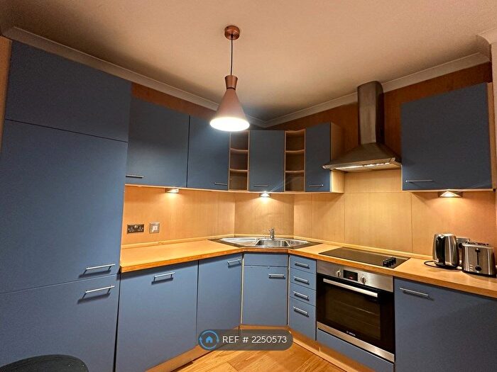 1 Bedroom Flat To Rent In First Avenue, Hove, BN3