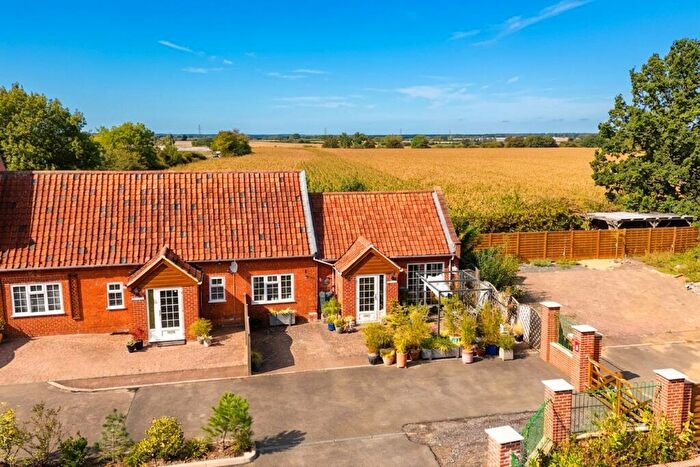 3 Bedroom Chalet For Sale In Bury Road, Hepworth, IP22