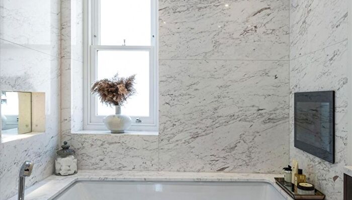 3 Bedroom Flat To Rent In Rince Of Wales Terrace, London, W8