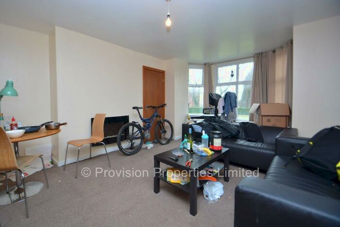 2 Bedroom Flat To Rent In Cliff Road, Woodhouse, Leeds, LS6