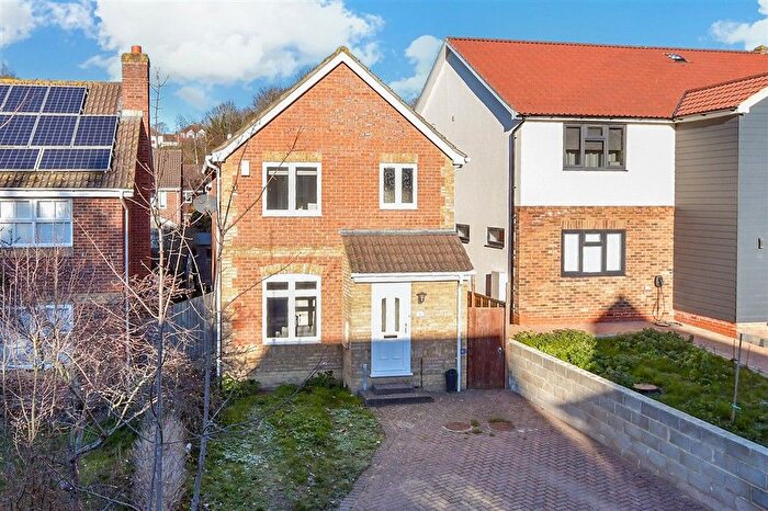 3 Bedroom Detached House For Sale In Cranmere Court, Strood, Rochester, Kent, ME2