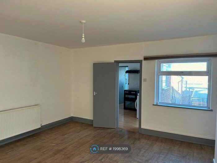 1 Bedroom Flat To Rent In Victoria Road, Bletchley, Milton Keynes, MK2