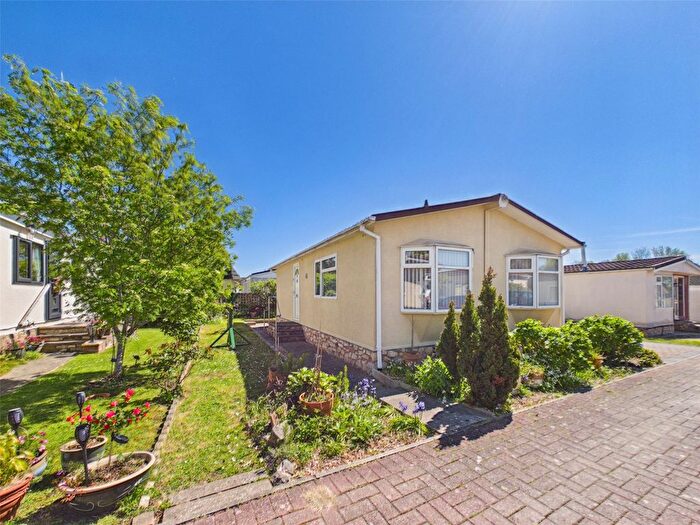 2 Bedroom Park Home For Sale In Woodlands Park, Quedgeley, Gloucester, Gloucestershire, GL2