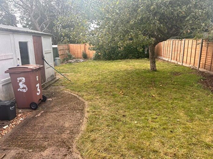 2 Bedroom Bungalow For Sale In Keswick Gardens, Woodley, Reading, Berkshire, RG5