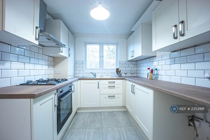 2 Bedroom End Of Terrace House To Rent In Hampstead Close, London, SE28