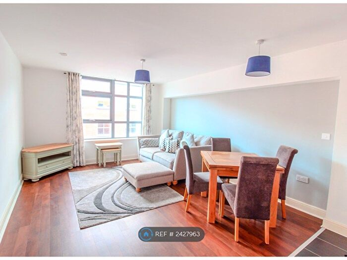 2 Bedroom Flat To Rent In Lion Court, Birmingham, B18