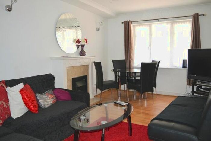 2 Bedroom Flat To Rent In Tooley Street, London Bridge, SE1