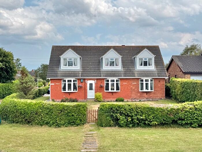 4 Bedroom Detached House For Sale In Holton Road, Tetney, DN36
