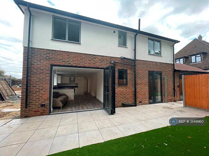 3 Bedroom Penthouse To Rent In Warham Road, South Croydon, CR2