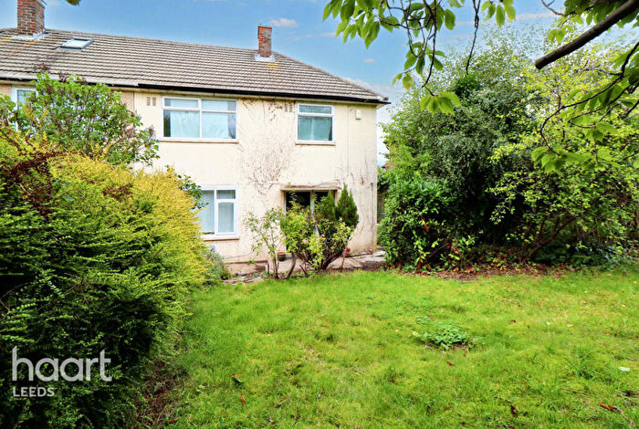 3 Bedroom Semi-Detached House For Sale In Summerfield Road, Leeds, LS13