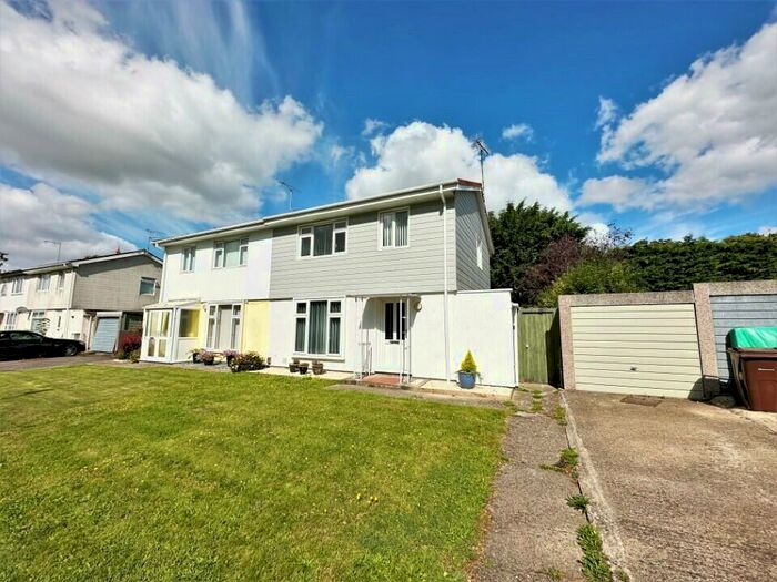 3 Bedroom Semi-Detached House To Rent In Courtenay Road, Wantage, Oxfordshire, OX12