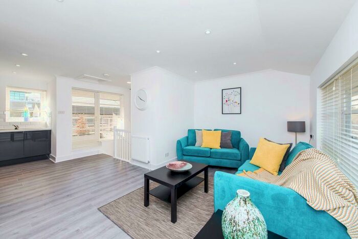 2 Bedroom Apartment To Rent In Hermitage Wall, Wapping, E1W