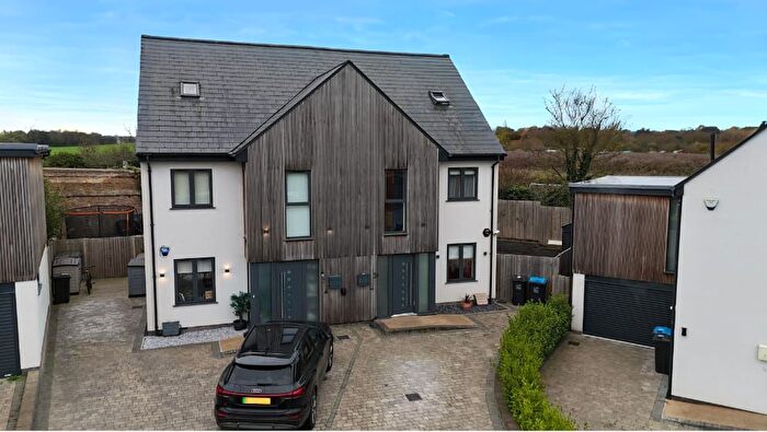 4 Bedroom Semi Detached House For Sale In Eliots Close, Margate, CT9