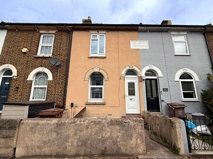 3 Bedroom Terraced House To Rent In Railway Street, Gillingham, ME7