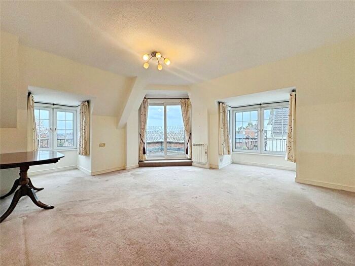 2 Bedroom Apartment For Sale In Pegasus Court, Park Lane, Tilehurst, RG31