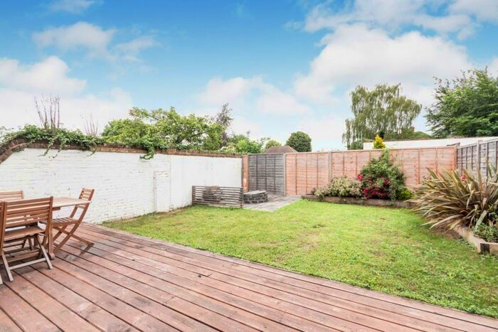 1 Bedroom Apartment To Rent In Carshalton Grove, Sutton, Surrey, SM1